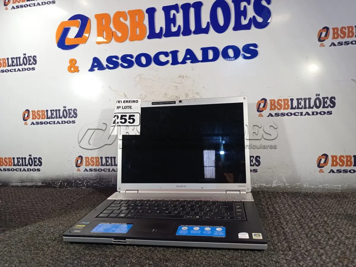 LOTE 255 - 01 NOTEBOOK MARCA SONY. (NO ESTADO) ATENÇÃO! FAZER A VISITAÇÃO ANTES DE ARREMATAR, NÃO SABEMOS SE FUNCIONA. LEILÃO NÃO TEM GARANTIA E NEM DEVOLUÇÃO, SUJEITO A POSSÍVEIS AVARIAS VISÍVEIS/OCULTAS E/OU AUSÊNCIA DE COMPONENTES.