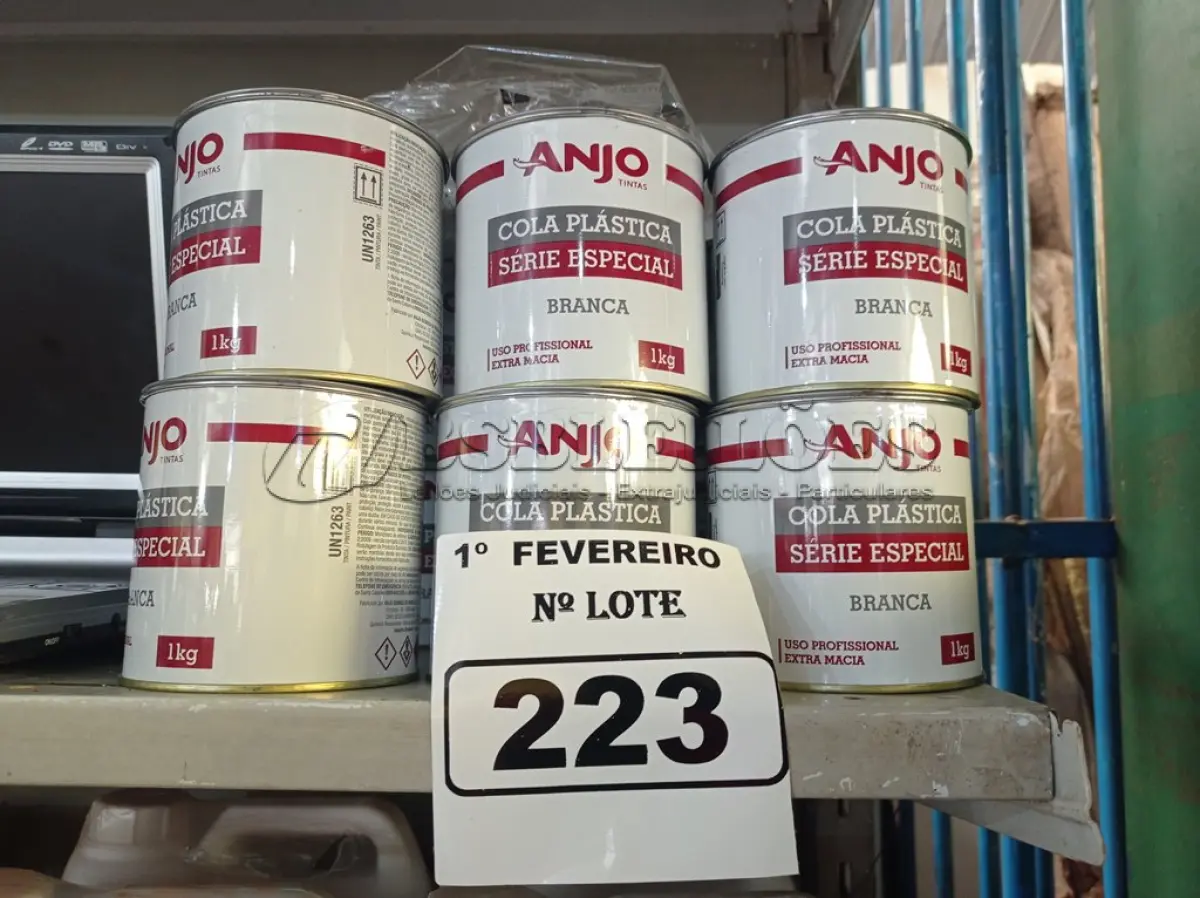 LOTE 223 - 12 LATAS DE COLA PLÁSTICA ANJO 1KG. (NO ESTADO) ATENÇÃO! FAZER A VISITAÇÃO ANTES DE ARREMATAR, NÃO SABEMOS SE FUNCIONA. LEILÃO NÃO TEM GARANTIA E NEM DEVOLUÇÃO, SUJEITO A POSSÍVEIS AVARIAS VISÍVEIS/OCULTAS E/OU AUSÊNCIA DE COMPONENTES.