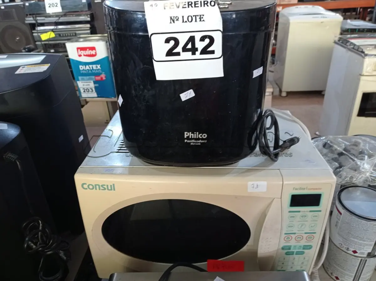 LOTE 242 - 01 FORNO ELÉTRICO, 01 MICRO-ONDAS E 01 MÁQUINA DE FAZER PÃO MARCAS E MODELOS DIVERSOS PARA RETIRADA DE PEÇAS. (NO ESTADO) ATENÇÃO! FAZER A VISITAÇÃO ANTES DE ARREMATAR, NÃO SABEMOS SE FUNCIONA. LEILÃO NÃO TEM GARANTIA E NEM DEVOLUÇÃO, SUJEITO A POSSÍVEIS AVARIAS VISÍVEIS/OCULTAS E/OU AUSÊNCIA DE COMPONENTES.