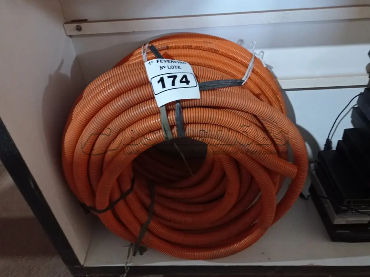 LOTE 174 - 02 ROLOS DE MANGUEIRA CORRUGADA. (NO ESTADO) ATENÇÃO! FAZER A VISITAÇÃO ANTES DE ARREMATAR, NÃO SABEMOS SE FUNCIONA. LEILÃO NÃO TEM GARANTIA E NEM DEVOLUÇÃO, SUJEITO A POSSÍVEIS AVARIAS VISÍVEIS/OCULTAS E/OU AUSÊNCIA DE COMPONENTES.