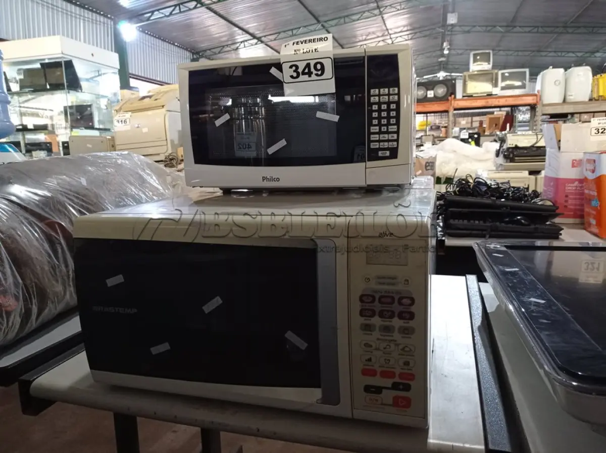 LOTE 349 - 03 MICRO-ONDAS MARCAS E MODELOS DIVERSOS PARA RETIRADA DE PEÇAS. (NO ESTADO) ATENÇÃO! FAZER A VISITAÇÃO ANTES DE ARREMATAR, NÃO SABEMOS SE FUNCIONA. LEILÃO NÃO TEM GARANTIA E NEM DEVOLUÇÃO, SUJEITO A POSSÍVEIS AVARIAS VISÍVEIS/OCULTAS E/OU AUSÊNCIA DE COMPONENTES.