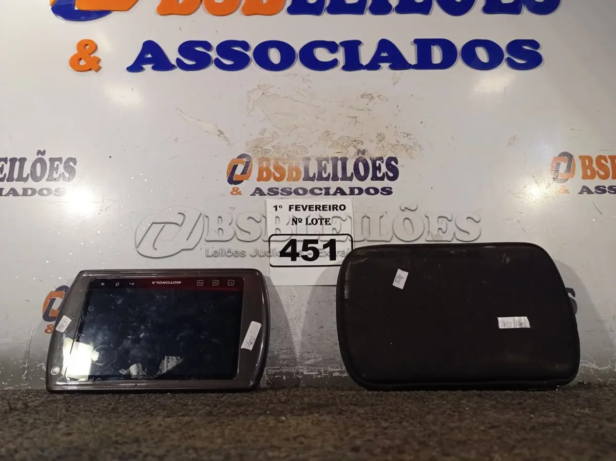 LOTE 451 - 02 TABLETS MARCAS MOTOROLA. (NO ESTADO) ATENÇÃO! FAZER A VISITAÇÃO ANTES DE ARREMATAR, NÃO SABEMOS SE FUNCIONA. LEILÃO NÃO TEM GARANTIA E NEM DEVOLUÇÃO, SUJEITO A POSSÍVEIS AVARIAS VISÍVEIS/OCULTAS E/OU AUSÊNCIA DE COMPONENTES.