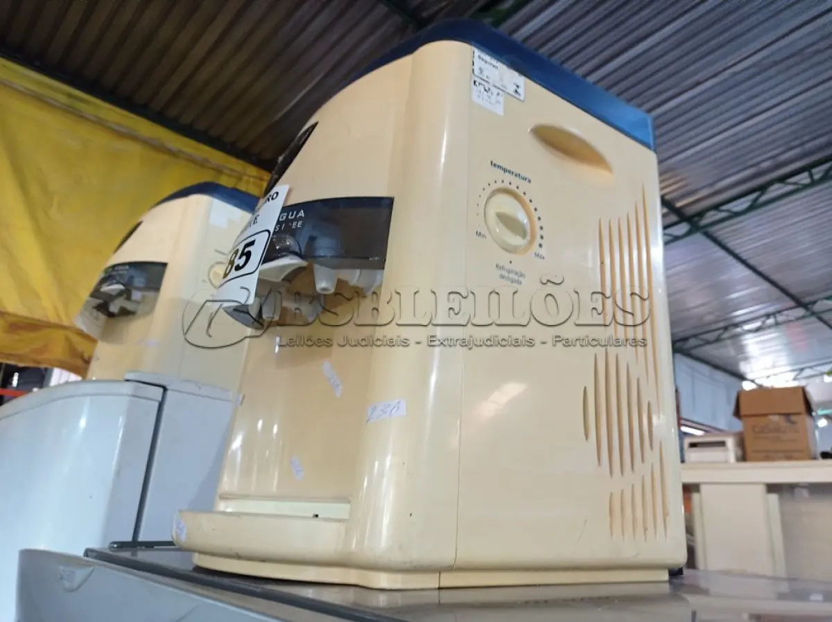 LOTE 285 - 01 PURIFICADOR DE ÁGUA MACA LATINA. (NO ESTADO) ATENÇÃO! FAZER A VISITAÇÃO ANTES DE ARREMATAR, NÃO SABEMOS SE FUNCIONA. LEILÃO NÃO TEM GARANTIA E NEM DEVOLUÇÃO, SUJEITO A POSSÍVEIS AVARIAS VISÍVEIS/OCULTAS E/OU AUSÊNCIA DE COMPONENTES.
