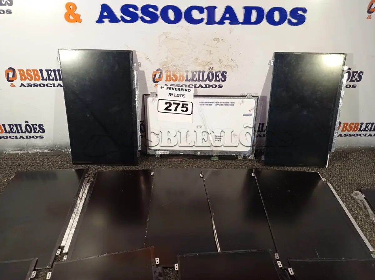 LOTE 275 - 01 LOTE COM VÁRIAS TELAS PARA NOTEBOOK MARCAS E MODELOS DIVERSOS. (NO ESTADO) ATENÇÃO! FAZER A VISITAÇÃO ANTES DE ARREMATAR, NÃO SABEMOS SE FUNCIONA. LEILÃO NÃO TEM GARANTIA E NEM DEVOLUÇÃO, SUJEITO A POSSÍVEIS AVARIAS VISÍVEIS/OCULTAS E/OU AUSÊNCIA DE COMPONENTES.