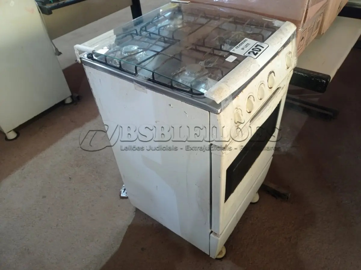 LOTE 207 - 01 FOGÃO A GÁS 04 BOCAS. (NO ESTADO) ATENÇÃO! FAZER A VISITAÇÃO ANTES DE ARREMATAR, NÃO SABEMOS SE FUNCIONA. LEILÃO NÃO TEM GARANTIA E NEM DEVOLUÇÃO, SUJEITO A POSSÍVEIS AVARIAS VISÍVEIS/OCULTAS E/OU AUSÊNCIA DE COMPONENTES.