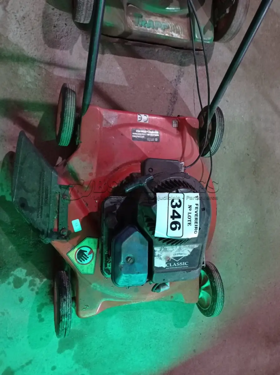 LOTE 346 - 01 CORTADOR DE GRAMA A GASOLINA. (NO ESTADO) ATENÇÃO! FAZER A VISITAÇÃO ANTES DE ARREMATAR, NÃO SABEMOS SE FUNCIONA. LEILÃO NÃO TEM GARANTIA E NEM DEVOLUÇÃO, SUJEITO A POSSÍVEIS AVARIAS VISÍVEIS/OCULTAS E/OU AUSÊNCIA DE COMPONENTES.