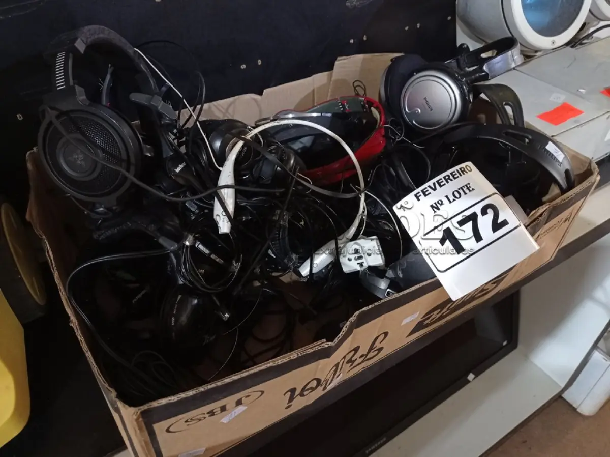 LOTE 172 - 01 LOTE COM VÁRIOS FONES DE OUVIDO MARCAS E MODELOS DIVERSOS. (NO ESTADO) ATENÇÃO! FAZER A VISITAÇÃO ANTES DE ARREMATAR, NÃO SABEMOS SE FUNCIONA. LEILÃO NÃO TEM GARANTIA E NEM DEVOLUÇÃO, SUJEITO A POSSÍVEIS AVARIAS VISÍVEIS/OCULTAS E/OU AUSÊNCIA DE COMPONENTES.