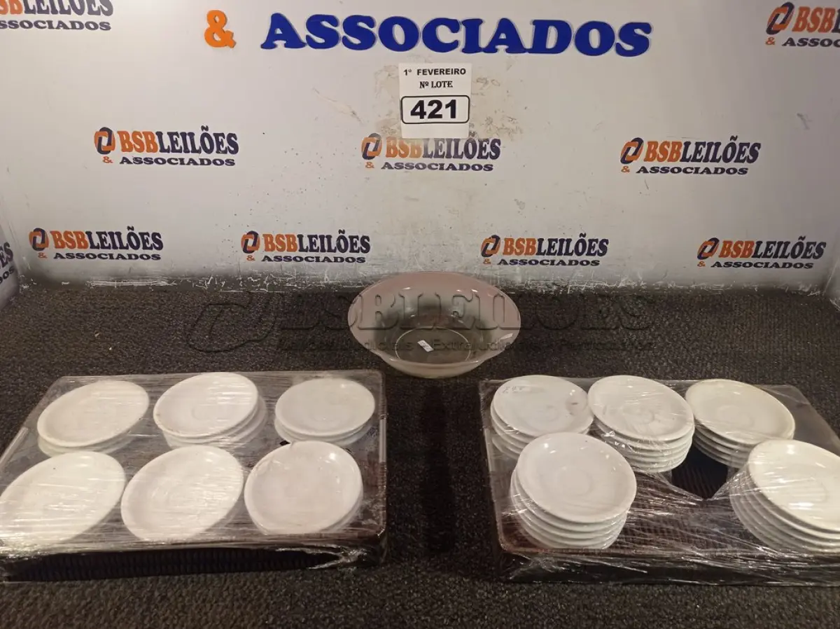 LOTE 421 - 02 BANDEJAS, 01 SOPEIRA E VÁRIOS PIRES. (NO ESTADO) ATENÇÃO! FAZER A VISITAÇÃO ANTES DE ARREMATAR, NÃO SABEMOS SE FUNCIONA. LEILÃO NÃO TEM GARANTIA E NEM DEVOLUÇÃO, SUJEITO A POSSÍVEIS AVARIAS VISÍVEIS/OCULTAS E/OU AUSÊNCIA DE COMPONENTES.