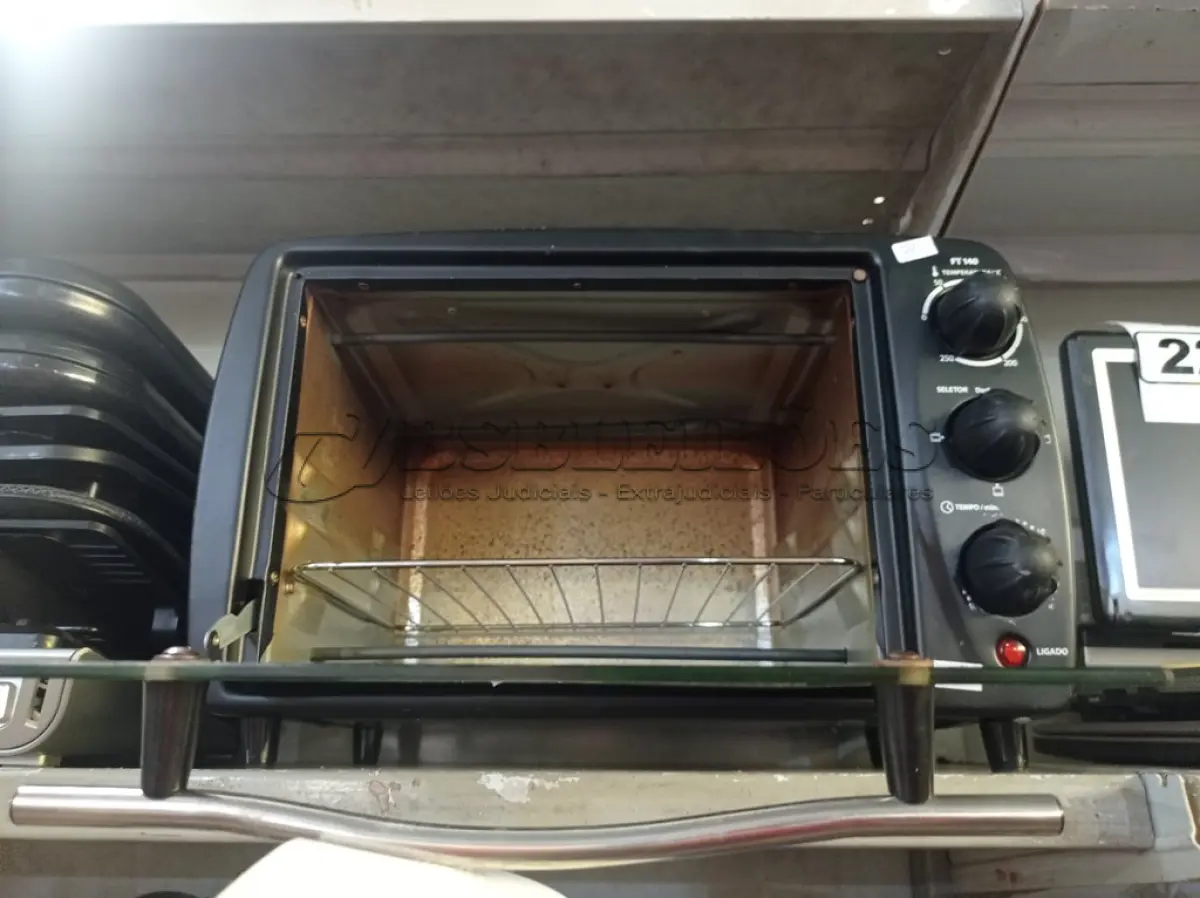 LOTE 221 - 01 FORNO ELÉTRICO MARCA BLACK&DECKER 220V. (NO ESTADO) ATENÇÃO! FAZER A VISITAÇÃO ANTES DE ARREMATAR, NÃO SABEMOS SE FUNCIONA. LEILÃO NÃO TEM GARANTIA E NEM DEVOLUÇÃO, SUJEITO A POSSÍVEIS AVARIAS VISÍVEIS/OCULTAS E/OU AUSÊNCIA DE COMPONENTES.