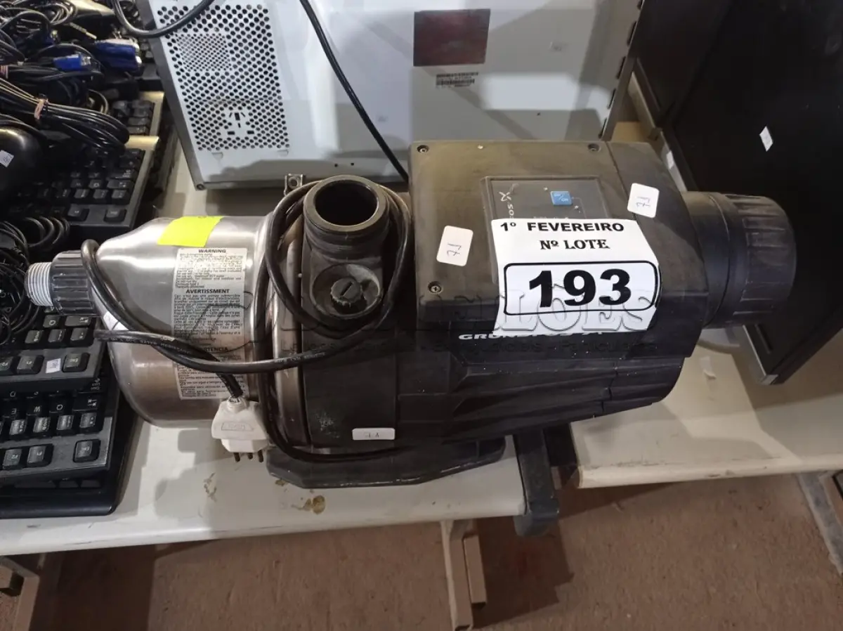 LOTE 193 - 01 PRESSURIZADOR DE ÁGUA GRUNDFOS. (NO ESTADO) ATENÇÃO! FAZER A VISITAÇÃO ANTES DE ARREMATAR, NÃO SABEMOS SE FUNCIONA. LEILÃO NÃO TEM GARANTIA E NEM DEVOLUÇÃO, SUJEITO A POSSÍVEIS AVARIAS VISÍVEIS/OCULTAS E/OU AUSÊNCIA DE COMPONENTES.