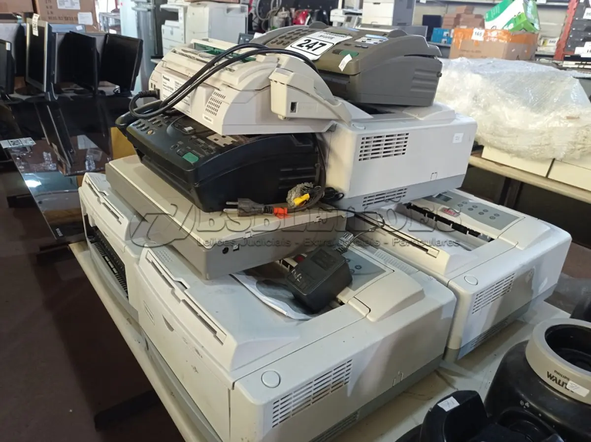 LOTE 247 - 05 IMPRESSORAS, 01 SCANNER E 03 APARELHOS DE FAX MARCAS E MODELOS DIVERSOS. (NO ESTADO) ATENÇÃO! FAZER A VISITAÇÃO ANTES DE ARREMATAR, NÃO SABEMOS SE FUNCIONA. LEILÃO NÃO TEM GARANTIA E NEM DEVOLUÇÃO, SUJEITO A POSSÍVEIS AVARIAS VISÍVEIS/OCULTAS E/OU AUSÊNCIA DE COMPONENTES.