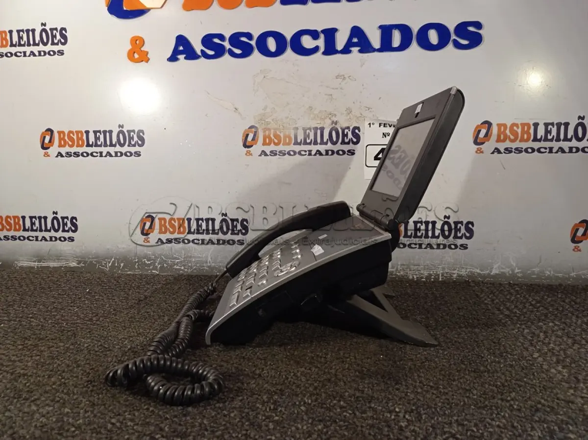 LOTE 446 - 01 APARELHO DE TELEFONE MARCA POLYCOM. (NO ESTADO) ATENÇÃO! FAZER A VISITAÇÃO ANTES DE ARREMATAR, NÃO SABEMOS SE FUNCIONA. LEILÃO NÃO TEM GARANTIA E NEM DEVOLUÇÃO, SUJEITO A POSSÍVEIS AVARIAS VISÍVEIS/OCULTAS E/OU AUSÊNCIA DE COMPONENTES.