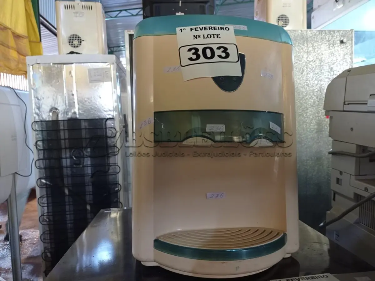 LOTE 303 - 01 PURIFICADOR DE ÁGUA MACA LATINA. (NO ESTADO) ATENÇÃO! FAZER A VISITAÇÃO ANTES DE ARREMATAR, NÃO SABEMOS SE FUNCIONA. LEILÃO NÃO TEM GARANTIA E NEM DEVOLUÇÃO, SUJEITO A POSSÍVEIS AVARIAS VISÍVEIS/OCULTAS E/OU AUSÊNCIA DE COMPONENTES.