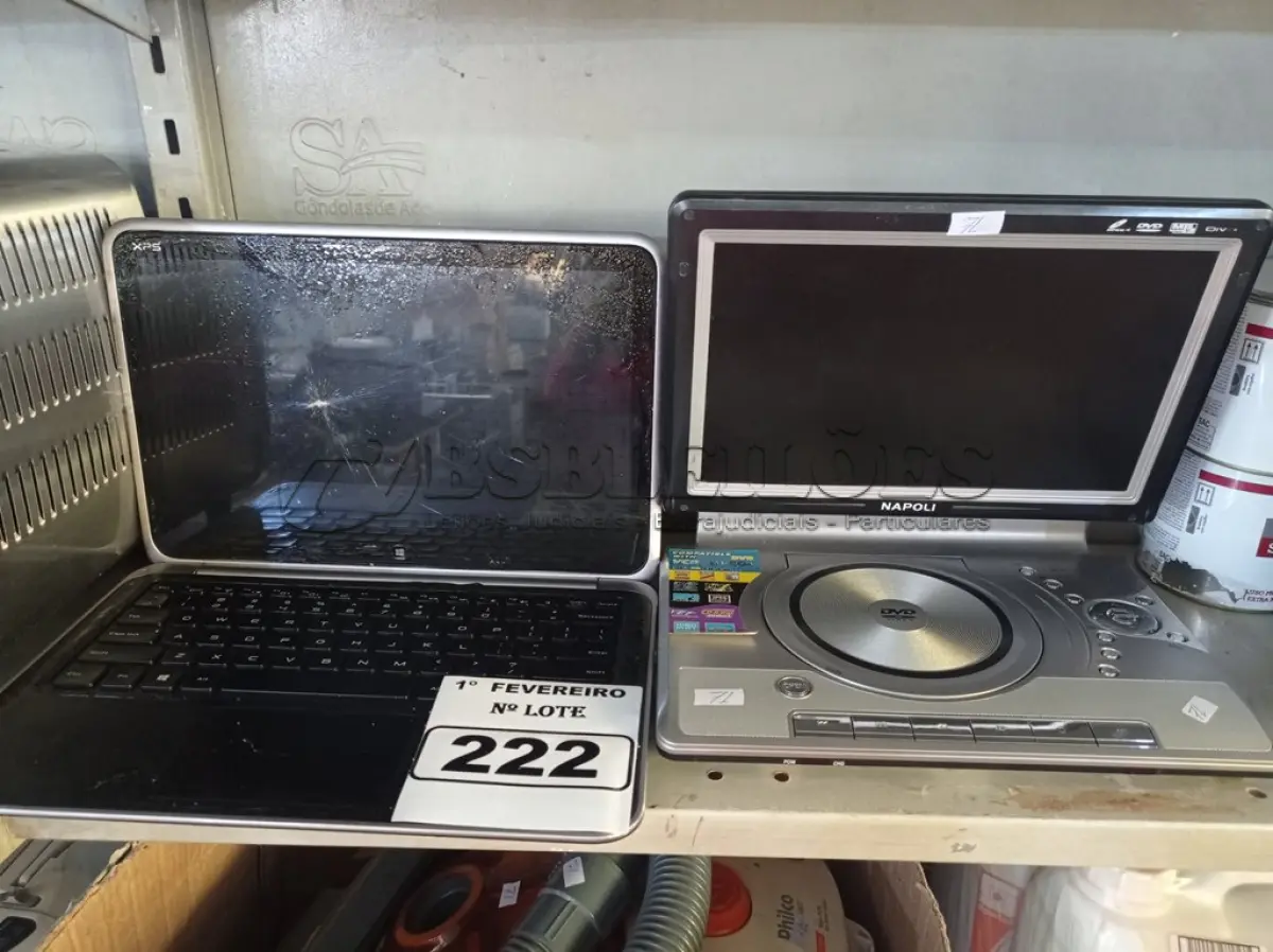 LOTE 222 - 01 NOTEBOOK E 01 DVD PORTÁTIL. (NO ESTADO) ATENÇÃO! FAZER A VISITAÇÃO ANTES DE ARREMATAR, NÃO SABEMOS SE FUNCIONA. LEILÃO NÃO TEM GARANTIA E NEM DEVOLUÇÃO, SUJEITO A POSSÍVEIS AVARIAS VISÍVEIS/OCULTAS E/OU AUSÊNCIA DE COMPONENTES.