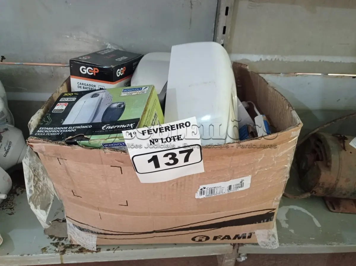 LOTE 137 - 01 LOTE COM MATERIAIS DIVERSOS. (NO ESTADO) ATENÇÃO! FAZER A VISITAÇÃO ANTES DE ARREMATAR, NÃO SABEMOS SE FUNCIONA. LEILÃO NÃO TEM GARANTIA E NEM DEVOLUÇÃO, SUJEITO A POSSÍVEIS AVARIAS VISÍVEIS/OCULTAS E/OU AUSÊNCIA DE COMPONENTES.