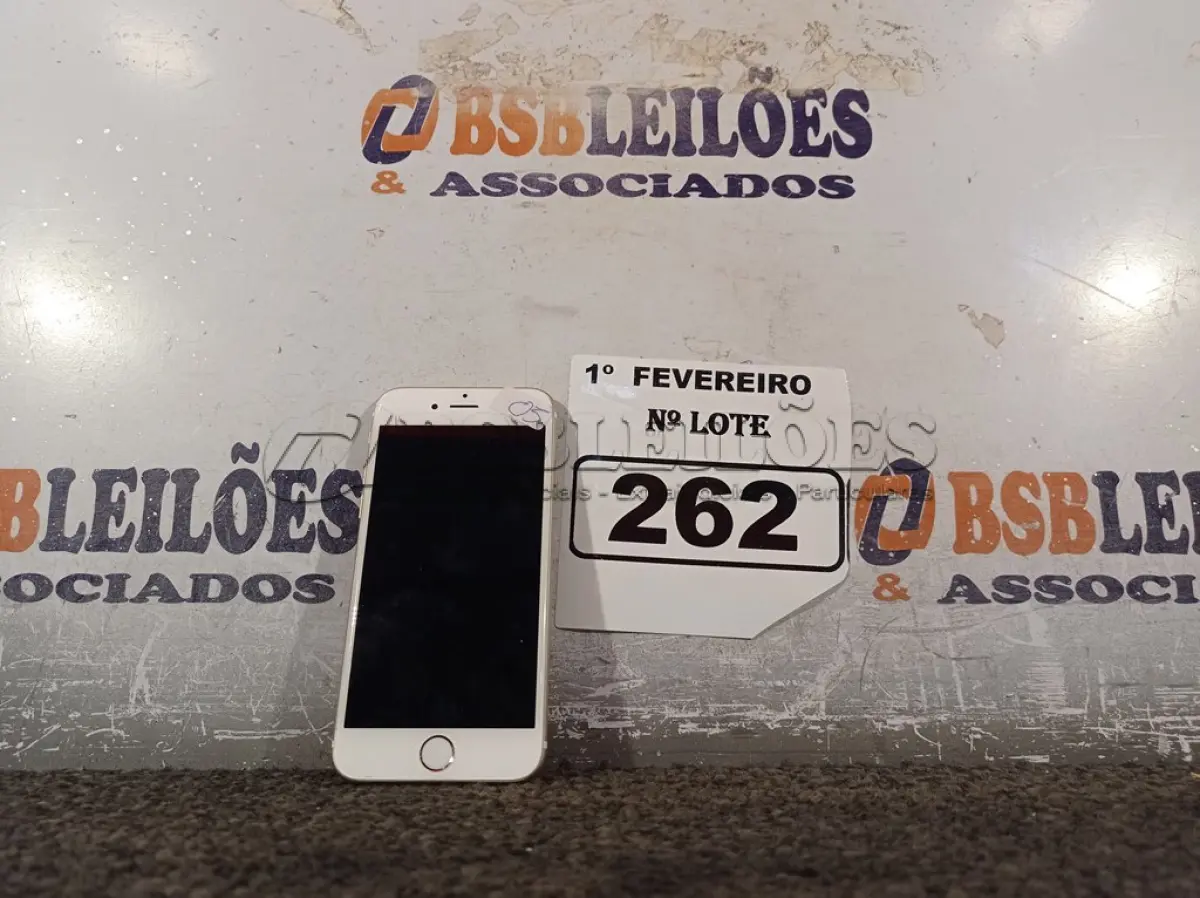 LOTE 262 - 01 CELULAR IPHONE6. (NO ESTADO) ATENÇÃO! FAZER A VISITAÇÃO ANTES DE ARREMATAR, NÃO SABEMOS SE FUNCIONA. LEILÃO NÃO TEM GARANTIA E NEM DEVOLUÇÃO, SUJEITO A POSSÍVEIS AVARIAS VISÍVEIS/OCULTAS E/OU AUSÊNCIA DE COMPONENTES.