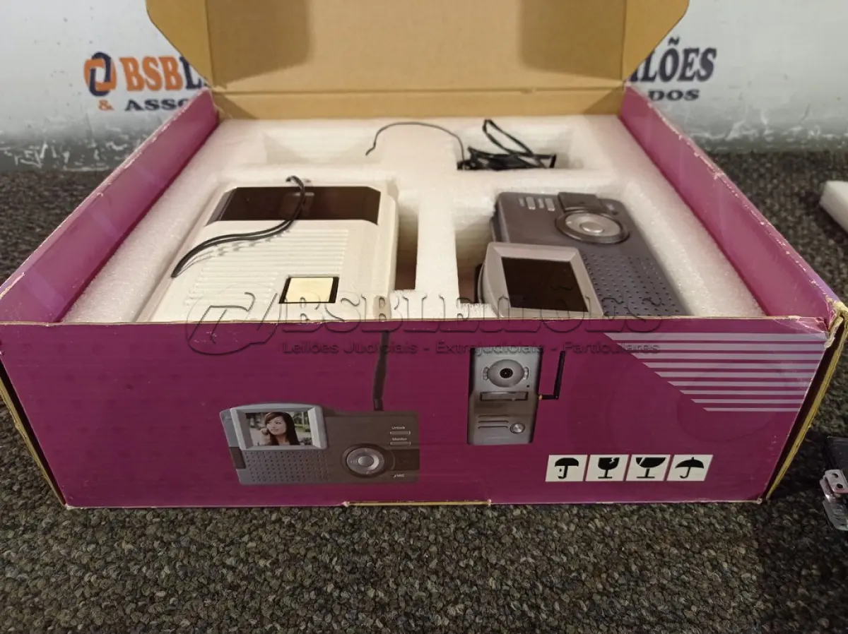 LOTE 274 - 01 KIT DIGITAL WIRELESS VISUABLE DOORBELL. (NO ESTADO) ATENÇÃO! FAZER A VISITAÇÃO ANTES DE ARREMATAR, NÃO SABEMOS SE FUNCIONA. LEILÃO NÃO TEM GARANTIA E NEM DEVOLUÇÃO, SUJEITO A POSSÍVEIS AVARIAS VISÍVEIS/OCULTAS E/OU AUSÊNCIA DE COMPONENTES.