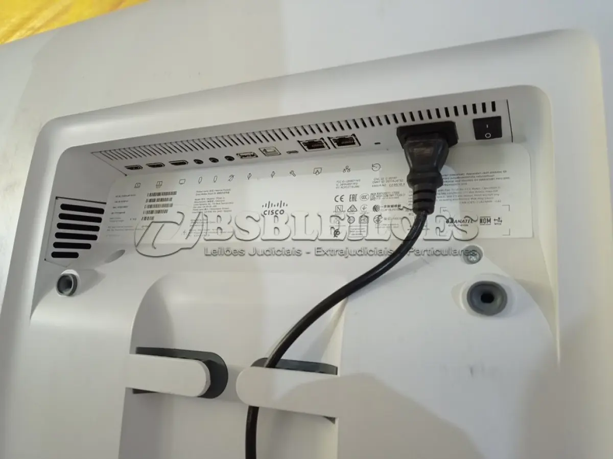 LOTE 294 - 01 MONITOR DE VIDEOCONFERÊNCIA MARCA CISCO. (NO ESTADO) ATENÇÃO! FAZER A VISITAÇÃO ANTES DE ARREMATAR, NÃO SABEMOS SE FUNCIONA. LEILÃO NÃO TEM GARANTIA E NEM DEVOLUÇÃO, SUJEITO A POSSÍVEIS AVARIAS VISÍVEIS/OCULTAS E/OU AUSÊNCIA DE COMPONENTES.