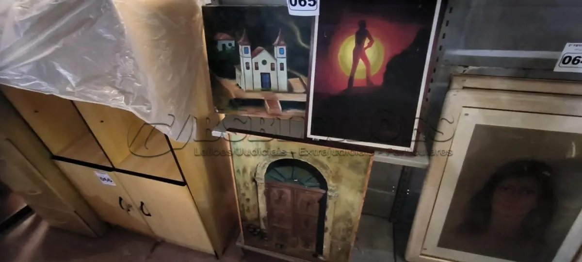 LOTE 065 - 03 QUADROS COM PINTURA A MÃO (NO ESTADO, NÃO SABEMOS SE FUNCIONA. LEILÃO NÃO TEM GARANTIA E NEM DEVOLUÇÃO).