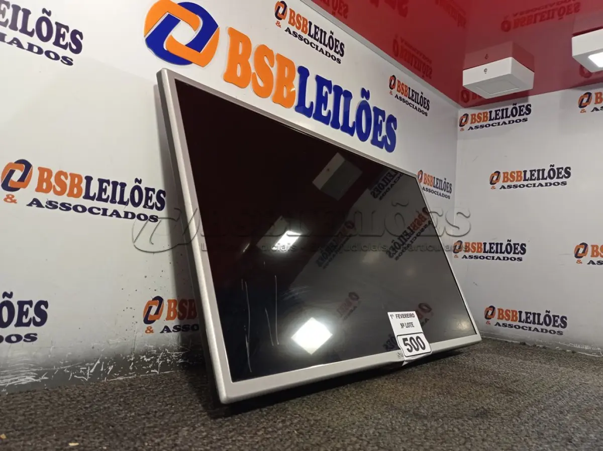 LOTE 500 - 01 TV LG 32” POL PARA RETIRADA DE PEÇAS. (NO ESTADO) ATENÇÃO! FAZER A VISITAÇÃO ANTES DE ARREMATAR, NÃO SABEMOS SE FUNCIONA. LEILÃO NÃO TEM GARANTIA E NEM DEVOLUÇÃO, SUJEITO A POSSÍVEIS AVARIAS VISÍVEIS/OCULTAS E/OU AUSÊNCIA DE COMPONENTES.