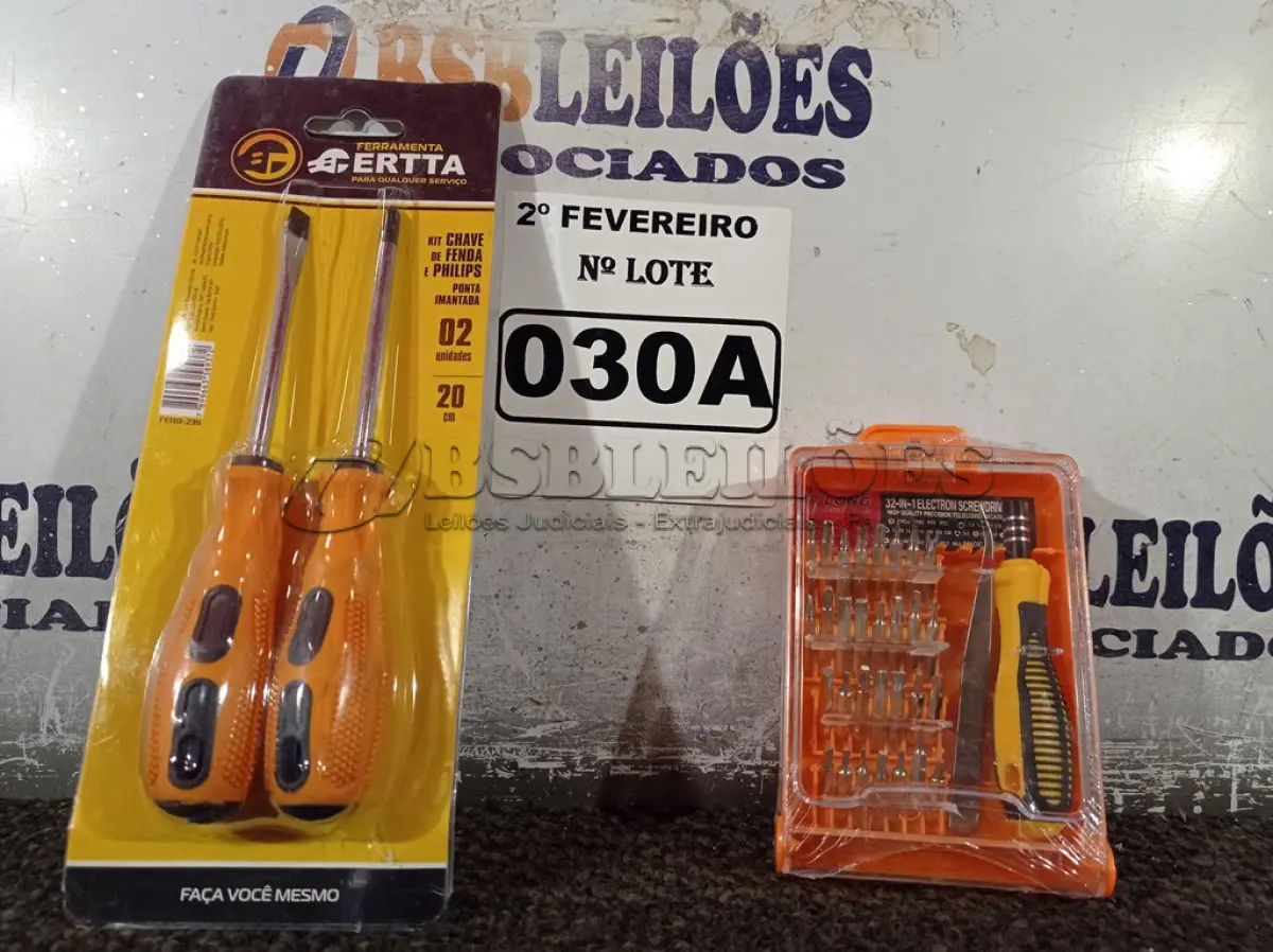 LOTE 030 - 01 KIT DE CHAVES DE PRECISÃO E 01 KIT DE CHAVES FENDA/PHILIPS 02 PEÇAS. (NO ESTADO) ATENÇÃO! FAZER A VISITAÇÃO ANTES DE ARREMATAR, NÃO SABEMOS SE FUNCIONA. LEILÃO NÃO TEM GARANTIA E NEM DEVOLUÇÃO, SUJEITO A POSSÍVEIS AVARIAS VISÍVEIS/OCULTAS E/OU AUSÊNCIA DE COMPONENTES.