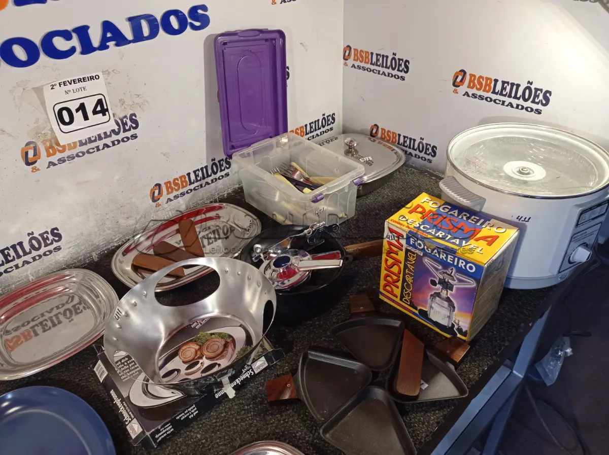 LOTE 014 - 01 LOTE COM UTENSÍLIOS PARA COZINHA (NO ESTADO, NÃO SABEMOS SE FUNCIONA. LEILÃO NÃO TEM GARANTIA E NEM DEVOLUÇÃO).