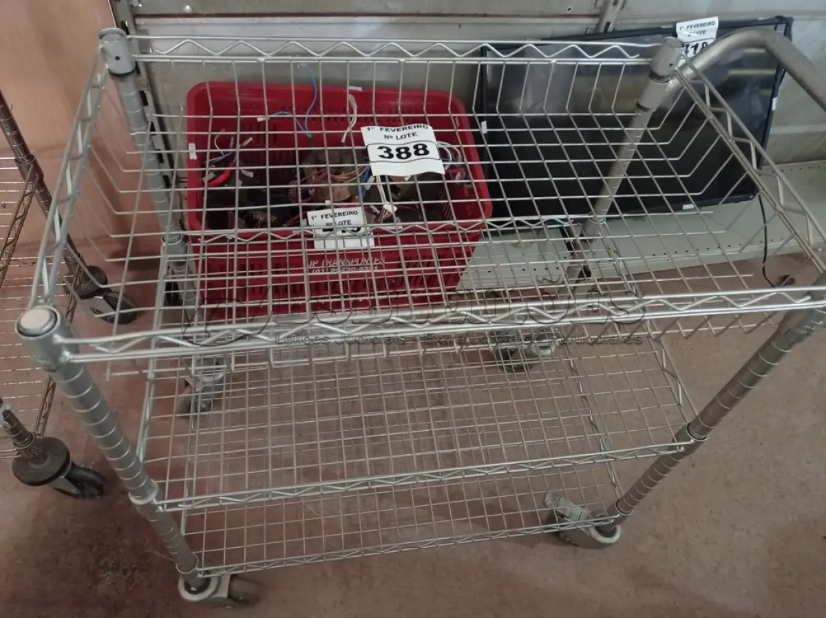 LOTE 388 - 01 CARRINHO PARA TRANSPORTE DE ALIMENTOS.  (NO ESTADO) ATENÇÃO! FAZER A VISITAÇÃO ANTES DE ARREMATAR, NÃO SABEMOS SE FUNCIONA. LEILÃO NÃO TEM GARANTIA E NEM DEVOLUÇÃO, SUJEITO A POSSÍVEIS AVARIAS VISÍVEIS/OCULTAS E/OU AUSÊNCIA DE COMPONENTES.