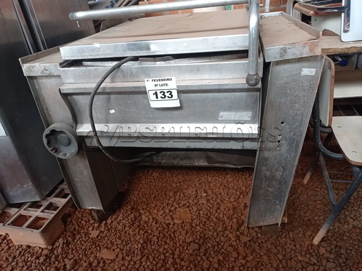 LOTE 133 - 01 FRITADEIRA ELÉTRICA PARA RETIRADA DE PEÇAS. (NO ESTADO) ATENÇÃO! FAZER A VISITAÇÃO ANTES DE ARREMATAR, NÃO SABEMOS SE FUNCIONA. LEILÃO NÃO TEM GARANTIA E NEM DEVOLUÇÃO, SUJEITO A POSSÍVEIS AVARIAS VISÍVEIS/OCULTAS E/OU AUSÊNCIA DE COMPONENTES.