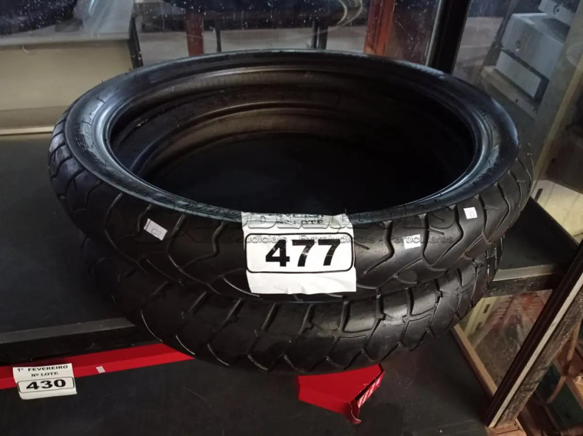 LOTE 477 - 02 PNEUS DE MOTO 90/90/21 E 120/70/19. (NO ESTADO) ATENÇÃO! FAZER A VISITAÇÃO ANTES DE ARREMATAR, NÃO SABEMOS SE FUNCIONA. LEILÃO NÃO TEM GARANTIA E NEM DEVOLUÇÃO, SUJEITO A POSSÍVEIS AVARIAS VISÍVEIS/OCULTAS E/OU AUSÊNCIA DE COMPONENTES.