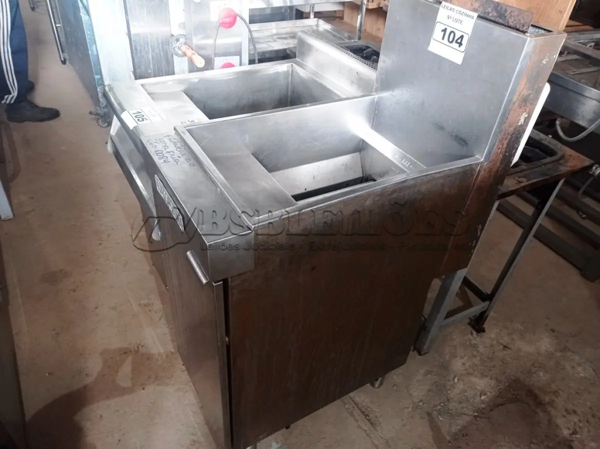 LOTE 104