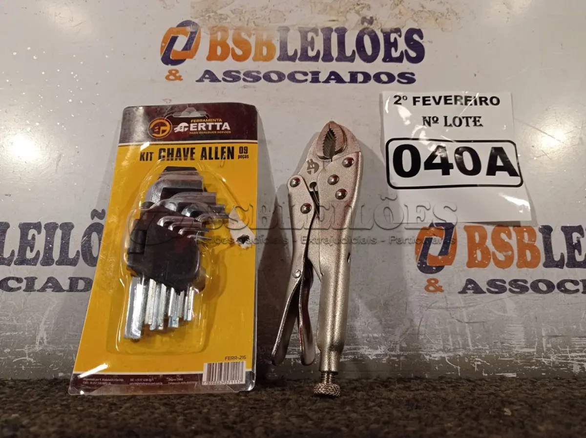 LOTE 040 - 01 KIT DE CHAVE ALLEN E 01 ALICATE DE PRESSÃO. (NO ESTADO) ATENÇÃO! FAZER A VISITAÇÃO ANTES DE ARREMATAR, NÃO SABEMOS SE FUNCIONA. LEILÃO NÃO TEM GARANTIA E NEM DEVOLUÇÃO, SUJEITO A POSSÍVEIS AVARIAS VISÍVEIS/OCULTAS E/OU AUSÊNCIA DE COMPONENTES.