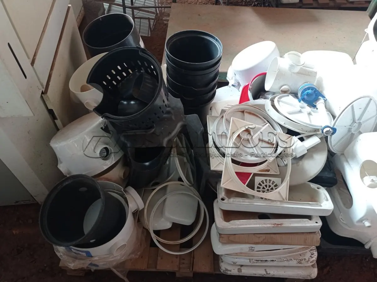 LOTE 440 - 01 LOTE COM MATERIAIS HIDRÁULICOS DIVERSOS. (NO ESTADO) ATENÇÃO! FAZER A VISITAÇÃO ANTES DE ARREMATAR, NÃO SABEMOS SE FUNCIONA. LEILÃO NÃO TEM GARANTIA E NEM DEVOLUÇÃO, SUJEITO A POSSÍVEIS AVARIAS VISÍVEIS/OCULTAS E/OU AUSÊNCIA DE COMPONENTES.