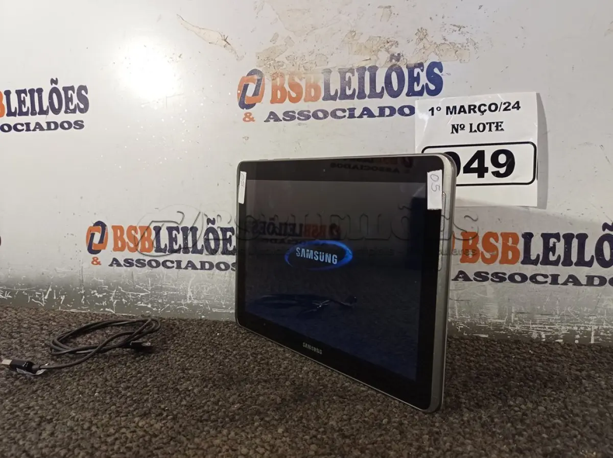 LOTE 049 - 01 TABLET SAMSUNG TAB2 TELA 10.1” COM CABO. (NO ESTADO) ATENÇÃO! FAZER A VISITAÇÃO ANTES DE ARREMATAR, NÃO SABEMOS SE FUNCIONA. LEILÃO NÃO TEM GARANTIA E NEM DEVOLUÇÃO, SUJEITO A POSSÍVEIS AVARIAS VISÍVEIS/OCULTAS E/OU AUSÊNCIA DE COMPONENTES.