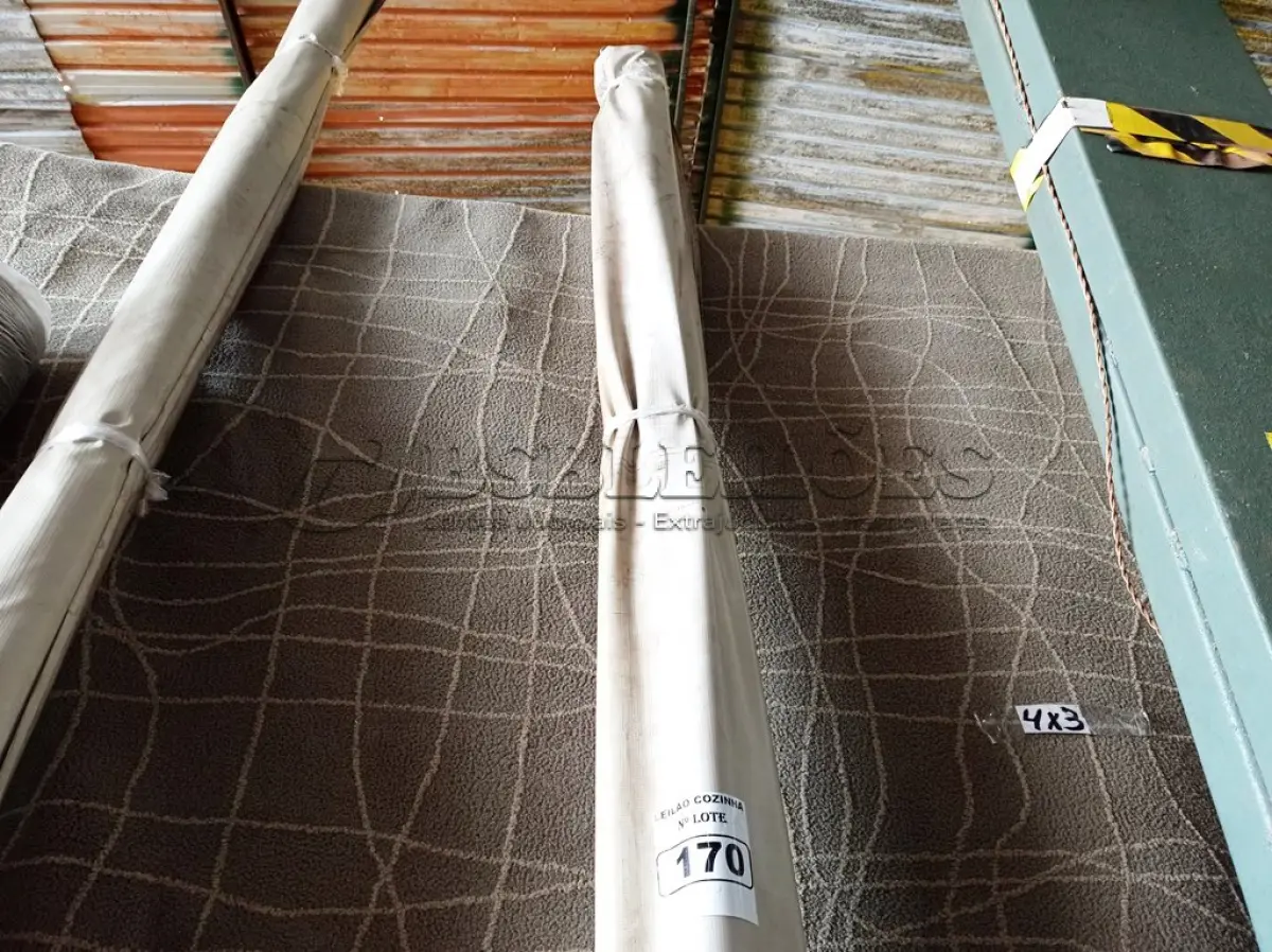 LOTE 170 - 01 TOLDO ESTILO CORTINA MEDINDO 310CMX400CM (CXA). (NO ESTADO, NÃO SABEMOS SE FUNCIONA. LEILÃO NÃO TEM GARANTIA E NEM DEVOLUÇÃO).