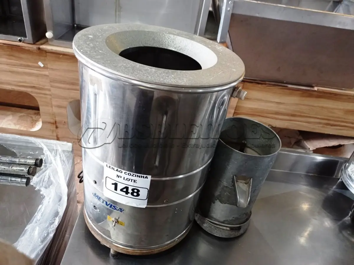 LOTE 148 - 01 DESCASCADOR DE BATATAS METVISA EM AÇO INOX(FUNCIONANDO) E 01 ESPREMEDOR DE LARANJA FALTANDO A CASTANHA. (NO ESTADO. LEILÃO NÃO TEM GARANTIA E NEM DEVOLUÇÃO).