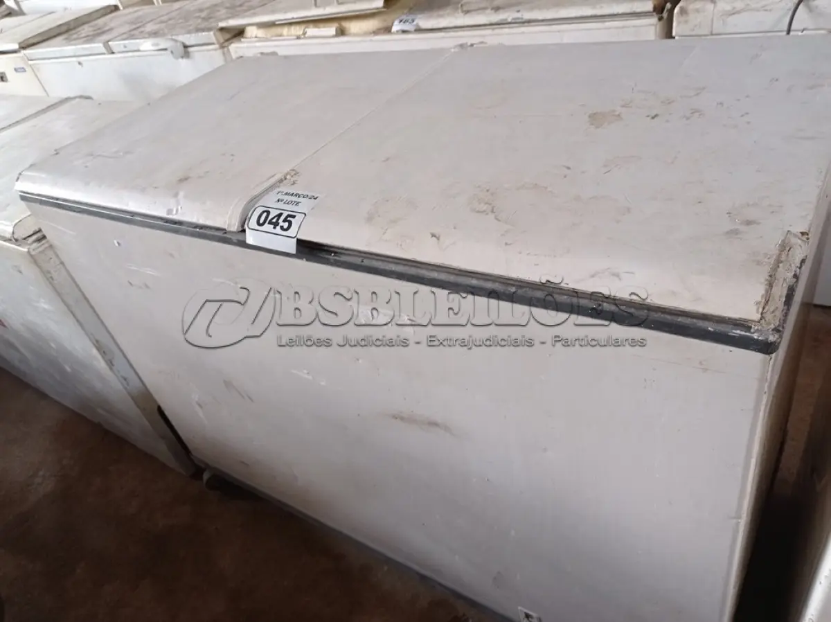 LOTE 045 - 01 FREEZER HORIZONTAL 02 TAMPAS 220V. (NO ESTADO) ATENÇÃO! FAZER A VISITAÇÃO ANTES DE ARREMATAR, NÃO SABEMOS SE FUNCIONA. LEILÃO NÃO TEM GARANTIA E NEM DEVOLUÇÃO, SUJEITO A POSSÍVEIS AVARIAS VISÍVEIS/OCULTAS E/OU AUSÊNCIA DE COMPONENTES.