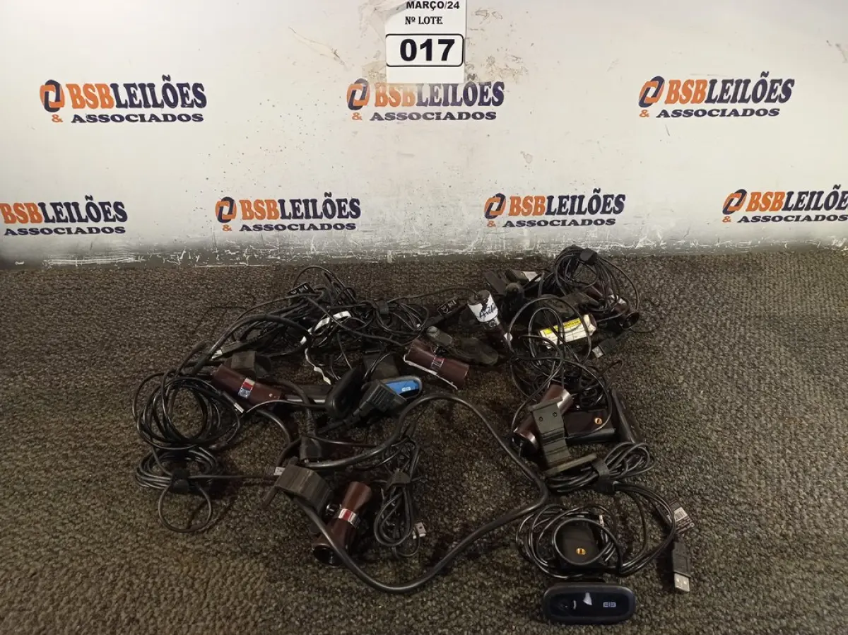 LOTE 017 - 01 LOTE COM VÁRIAS WEBCAM MARCAS E MODELOS DIVERSOS. (NO ESTADO) ATENÇÃO! FAZER A VISITAÇÃO ANTES DE ARREMATAR, NÃO SABEMOS SE FUNCIONA. LEILÃO NÃO TEM GARANTIA E NEM DEVOLUÇÃO, SUJEITO A POSSÍVEIS AVARIAS VISÍVEIS/OCULTAS E/OU AUSÊNCIA DE COMPONENTES.