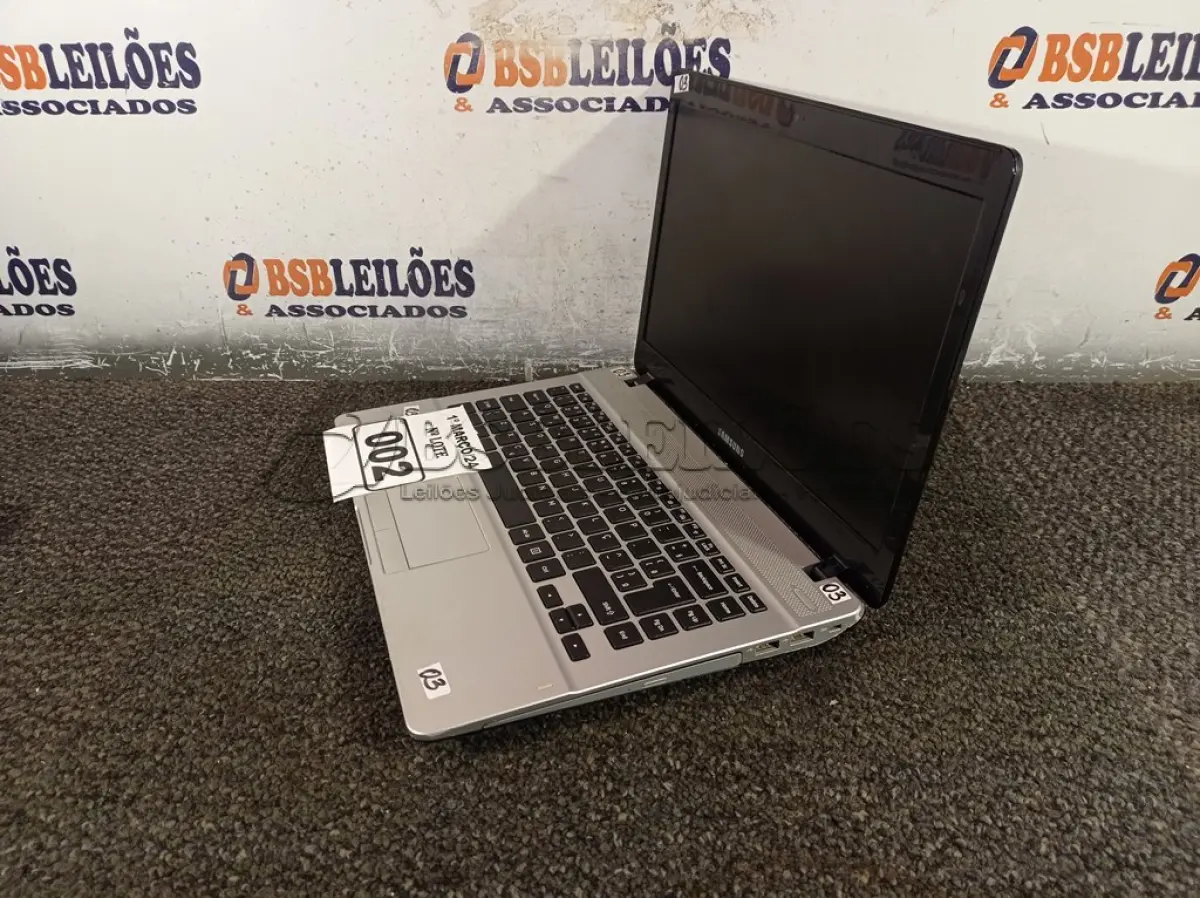 LOTE 002 - 01 NOTEBOOK MARCA SAMSUNG. (NO ESTADO) ATENÇÃO! FAZER A VISITAÇÃO ANTES DE ARREMATAR, NÃO SABEMOS SE FUNCIONA. LEILÃO NÃO TEM GARANTIA E NEM DEVOLUÇÃO, SUJEITO A POSSÍVEIS AVARIAS VISÍVEIS/OCULTAS E/OU AUSÊNCIA DE COMPONENTES.