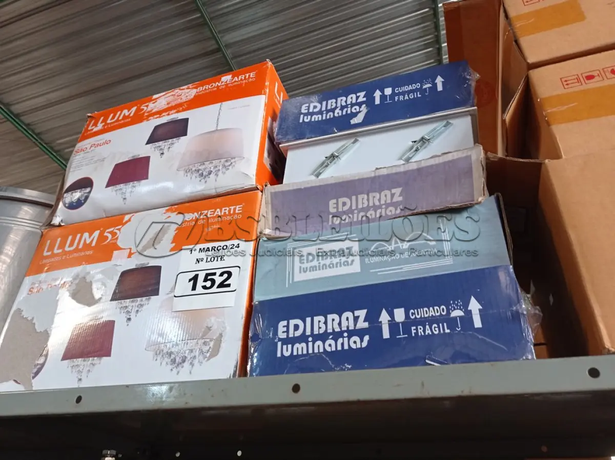 LOTE 152 - 02 LUMINÁRIAS PENDENTE E 05 LUMINÁRIAS DE EMBUTIR MARCAS E MODELOS DIVERSOS. (NO ESTADO) ATENÇÃO! FAZER A VISITAÇÃO ANTES DE ARREMATAR, NÃO SABEMOS SE FUNCIONA. LEILÃO NÃO TEM GARANTIA E NEM DEVOLUÇÃO, SUJEITO A POSSÍVEIS AVARIAS VISÍVEIS/OCULTAS E/OU AUSÊNCIA DE COMPONENTES.