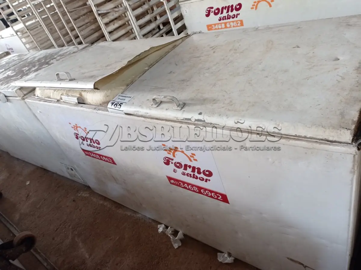 LOTE 165 - 01 FREEZER HORIZONTAL 02 TAMPAS 220V. (NO ESTADO) ATENÇÃO! FAZER A VISITAÇÃO ANTES DE ARREMATAR, NÃO SABEMOS SE FUNCIONA. LEILÃO NÃO TEM GARANTIA E NEM DEVOLUÇÃO, SUJEITO A POSSÍVEIS AVARIAS VISÍVEIS/OCULTAS E/OU AUSÊNCIA DE COMPONENTES.