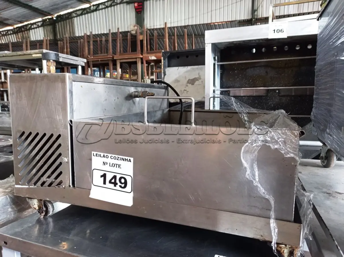LOTE 149 - 01 FILTRADOR DE ÓLEO PARA FRITADEIRA INDUSTRIAL EM AÇO INOX. (NO ESTADO, NÃO SABEMOS SE FUNCIONA. LEILÃO NÃO TEM GARANTIA E NEM DEVOLUÇÃO).