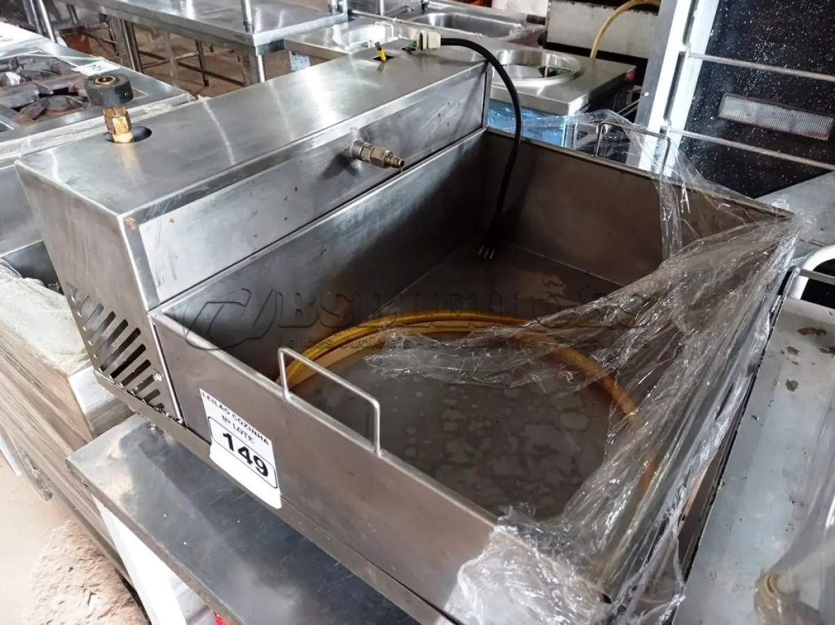 LOTE 149 - 01 FILTRADOR DE ÓLEO PARA FRITADEIRA INDUSTRIAL EM AÇO INOX. (NO ESTADO, NÃO SABEMOS SE FUNCIONA. LEILÃO NÃO TEM GARANTIA E NEM DEVOLUÇÃO).