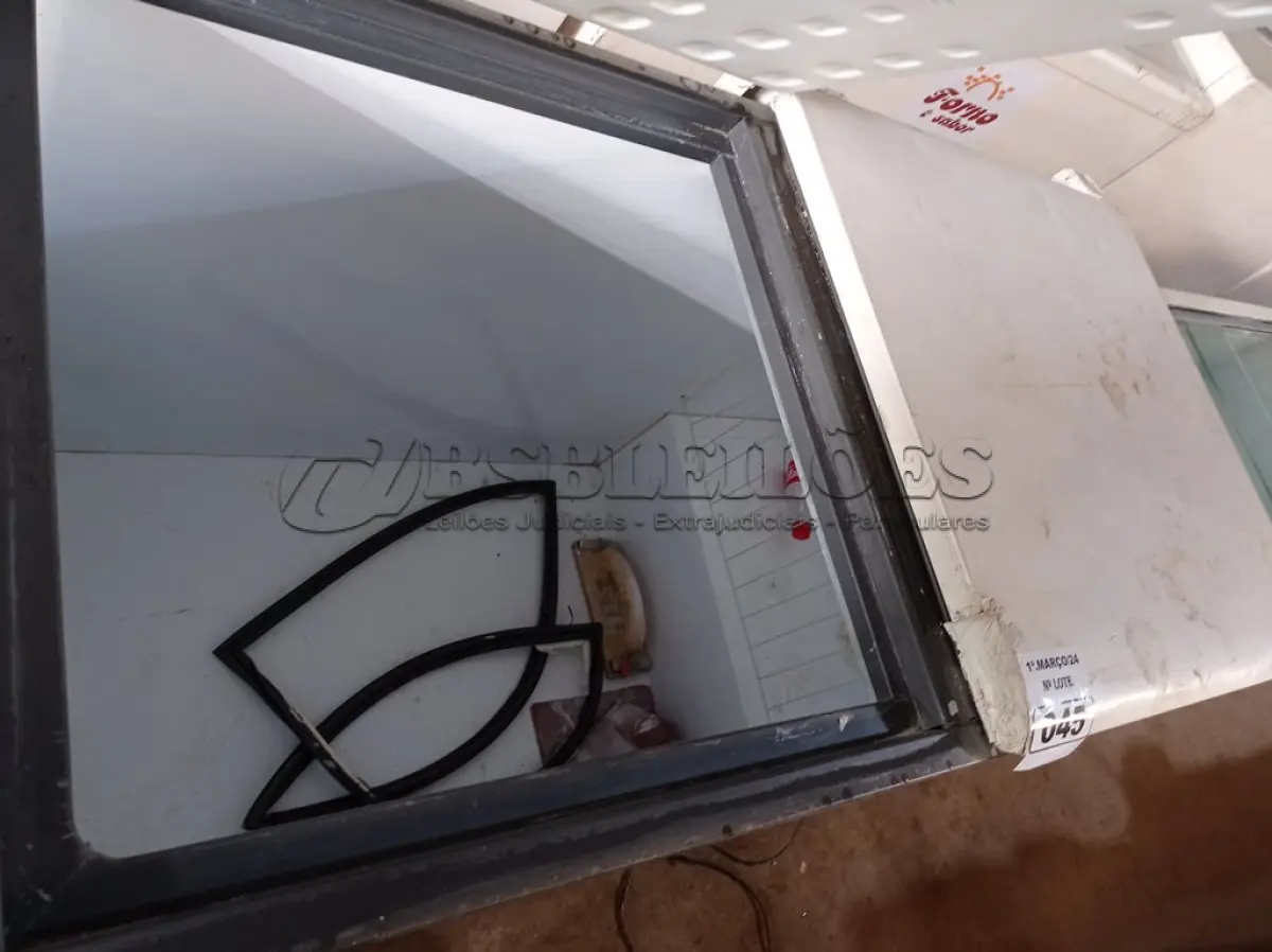 LOTE 045 - 01 FREEZER HORIZONTAL 02 TAMPAS 220V. (NO ESTADO) ATENÇÃO! FAZER A VISITAÇÃO ANTES DE ARREMATAR, NÃO SABEMOS SE FUNCIONA. LEILÃO NÃO TEM GARANTIA E NEM DEVOLUÇÃO, SUJEITO A POSSÍVEIS AVARIAS VISÍVEIS/OCULTAS E/OU AUSÊNCIA DE COMPONENTES.