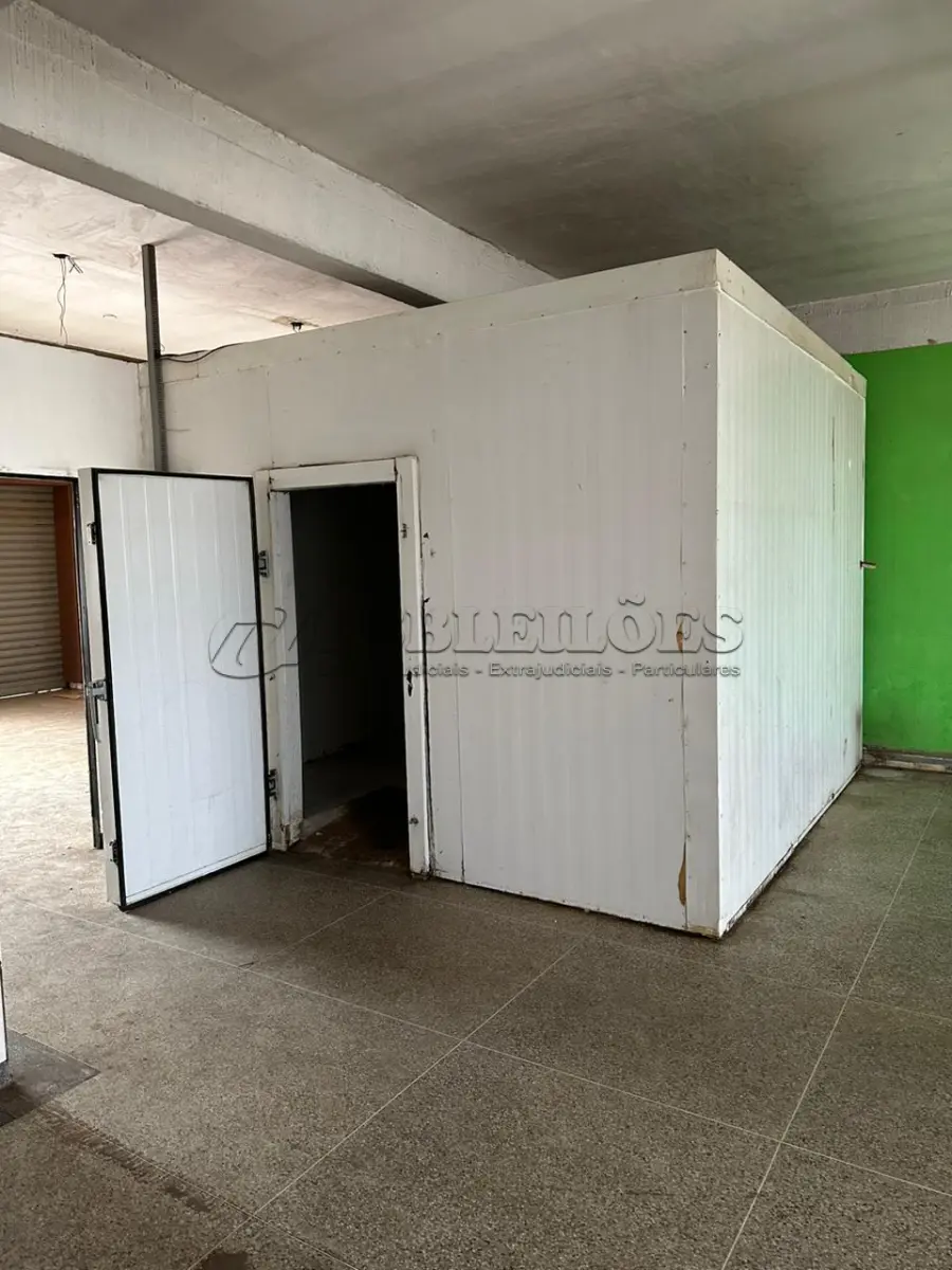 LOTE 202 - 01 CÂMARA FRIA REFRIGERADA COMPLETA COM MOTOR 2HP TRIFÁSICO E FORÇADOR, DESMONTADA. MEDINDO 300CMX300CM MARCA ELGIN. (VISITAÇÃO DESTE ITEM POR AGENDAMENTO. PROCURAR A SECRETARIA PARA MELHORES INFORMAÇÕES.) (NO ESTADO, NÃO SABEMOS SE FUNCIONA. LEILÃO NÃO TEM GARANTIA E NEM DEVOLUÇÃO).