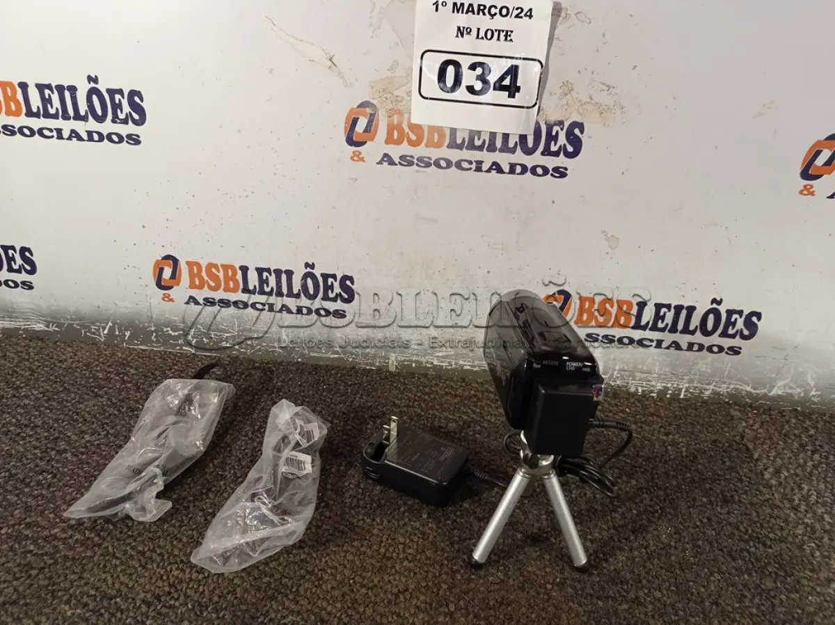 LOTE 034 - 01 FILMADORA MARCA CANON HD VIXIA HF R50 COM CARREGADOR E TRIPE. (NO ESTADO) ATENÇÃO! FAZER A VISITAÇÃO ANTES DE ARREMATAR, NÃO SABEMOS SE FUNCIONA. LEILÃO NÃO TEM GARANTIA E NEM DEVOLUÇÃO, SUJEITO A POSSÍVEIS AVARIAS VISÍVEIS/OCULTAS E/OU AUSÊNCIA DE COMPONENTES.