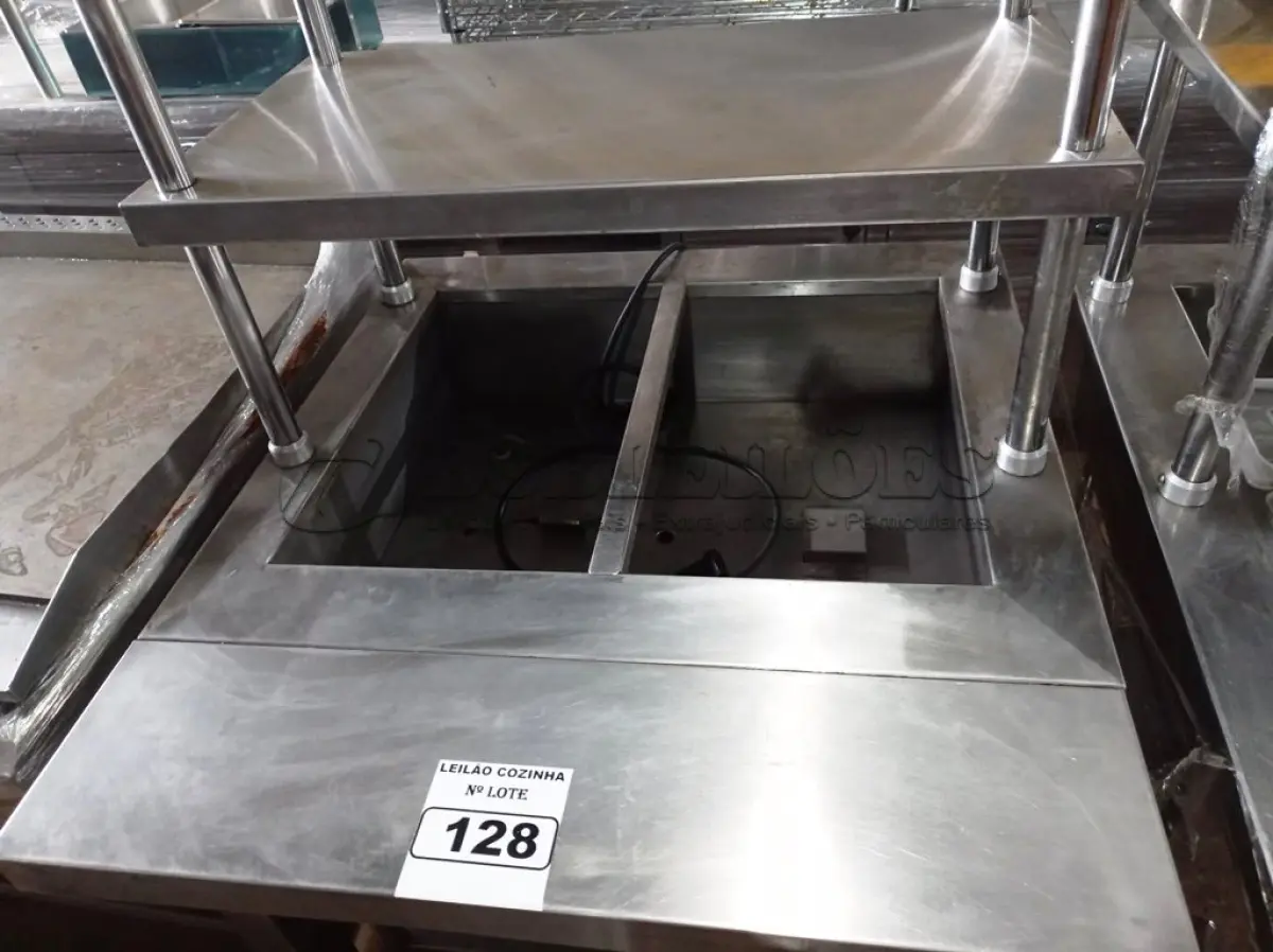 LOTE 128 - 01 BALCÃO INDUSTRIAL AQUECIDO COM 02 PASSADORES PARA HAMBURGUERIA EM AÇO INOX. (NO ESTADO. LEILÃO NÃO TEM GARANTIA E NEM DEVOLUÇÃO).
