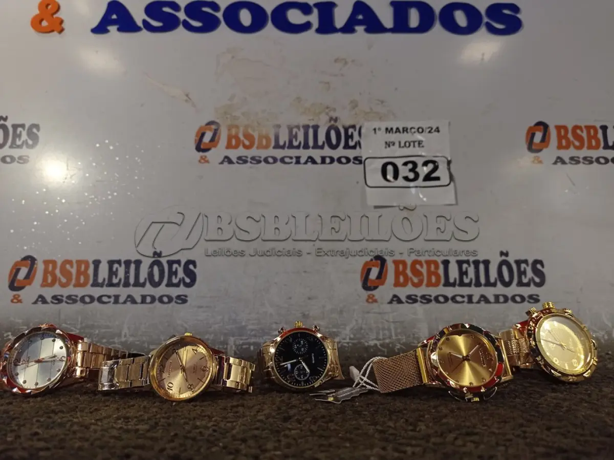 LOTE 032 - 05 RELÓGIOS MARCAS E MODELOS DIVERSOS. (NO ESTADO) ATENÇÃO! FAZER A VISITAÇÃO ANTES DE ARREMATAR, NÃO SABEMOS SE FUNCIONA. LEILÃO NÃO TEM GARANTIA E NEM DEVOLUÇÃO, SUJEITO A POSSÍVEIS AVARIAS VISÍVEIS/OCULTAS E/OU AUSÊNCIA DE COMPONENTES.