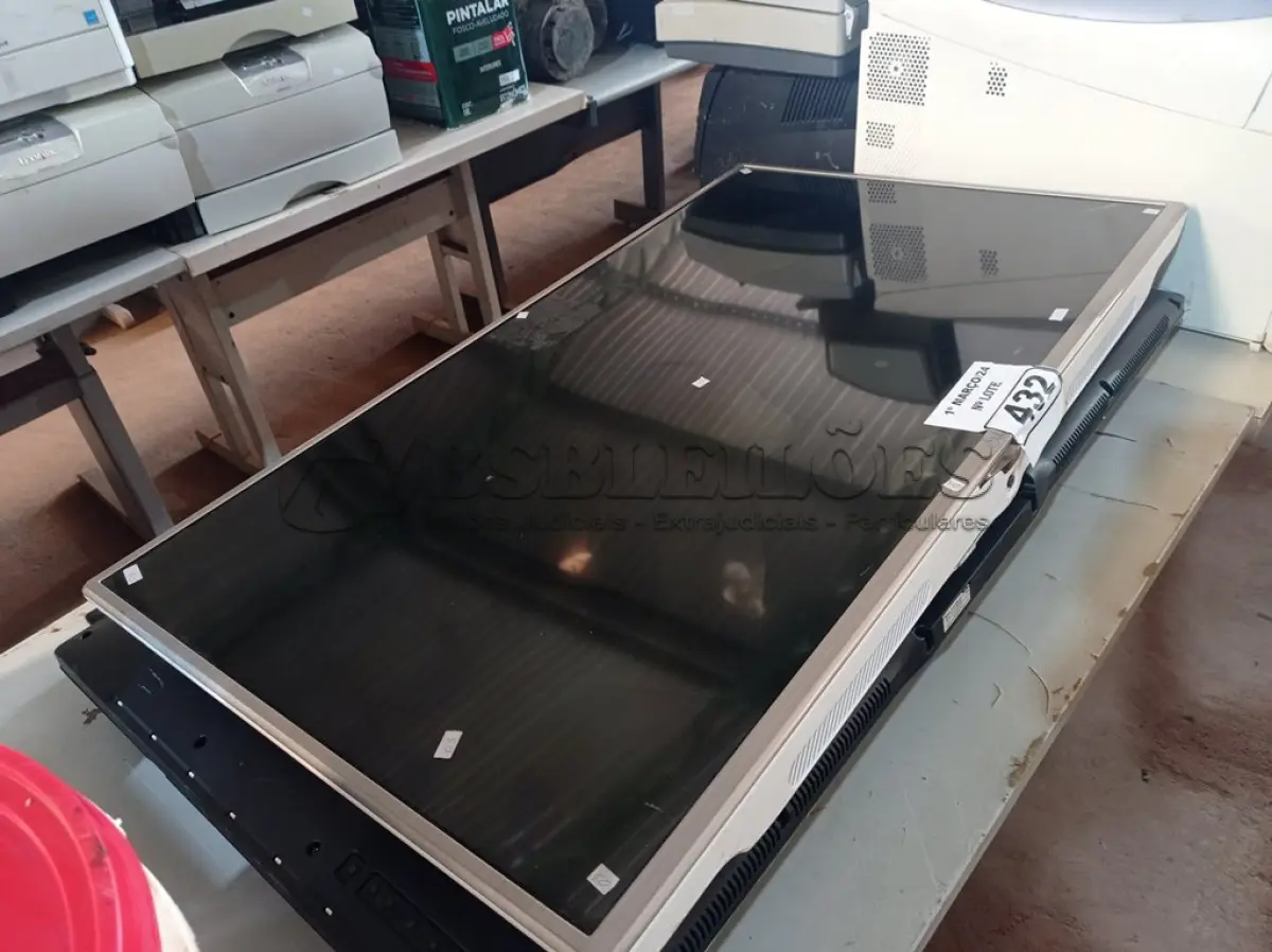 LOTE 432 - 02 TV’S MARCAS E MODELOS DIVERSOS PARA RETIRADA DE PEÇAS. (NO ESTADO) ATENÇÃO! FAZER A VISITAÇÃO ANTES DE ARREMATAR, NÃO SABEMOS SE FUNCIONA. LEILÃO NÃO TEM GARANTIA E NEM DEVOLUÇÃO, SUJEITO A POSSÍVEIS AVARIAS VISÍVEIS/OCULTAS E/OU AUSÊNCIA DE COMPONENTES.