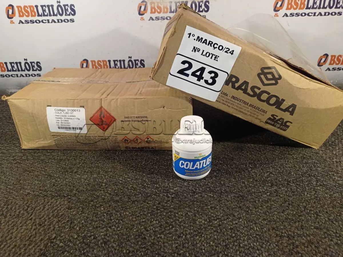 LOTE 243 - 02 CAIXAS COM COLA TUBO ST. (NO ESTADO) ATENÇÃO! FAZER A VISITAÇÃO ANTES DE ARREMATAR, NÃO SABEMOS SE FUNCIONA. LEILÃO NÃO TEM GARANTIA E NEM DEVOLUÇÃO, SUJEITO A POSSÍVEIS AVARIAS VISÍVEIS/OCULTAS E/OU AUSÊNCIA DE COMPONENTES.