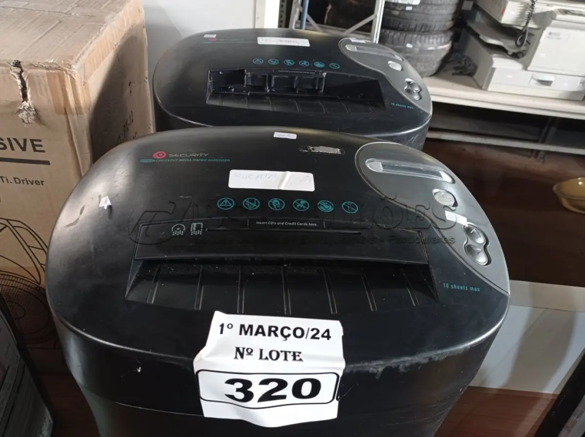 LOTE 320 - 02 FRAGMENTADORAS DE PAPEL. (NO ESTADO) ATENÇÃO! FAZER A VISITAÇÃO ANTES DE ARREMATAR, NÃO SABEMOS SE FUNCIONA. LEILÃO NÃO TEM GARANTIA E NEM DEVOLUÇÃO, SUJEITO A POSSÍVEIS AVARIAS VISÍVEIS/OCULTAS E/OU AUSÊNCIA DE COMPONENTES.